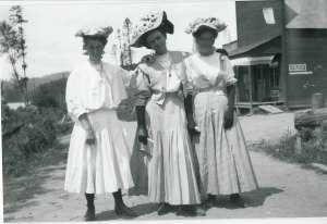 Several Alder ladies