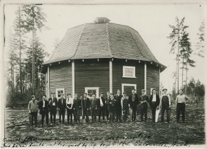 Pictured left to right:  Alfred Brener, Fred Chamberlain, Frank Hebel, Herman Hebel, George Moen, Harry Elmlund, John Kruger, McKinley Van Eaton, Morris Calloway, Dewey Fredrickson, Eddie Kiddleman, B.W. Lyon Superintendent and Ag.  Teacher, Francis Canty, John Hotes, Lawrence Fairbairn, Ernest Jacobson, Matt Kjelstad and Dee Kendle. 