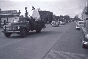 Robin Hood Parade 1955 (c)
