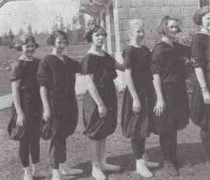 Girls 1923 basketball team