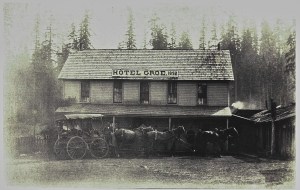 Stage Coach outside Hotel Groe