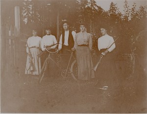 Susie Scoggins, Emma Parshall, Bud Scoggins, Flora Lish and Bessie Fiander
